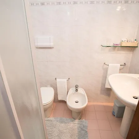 Le Vele Con Giardino E Piscina *