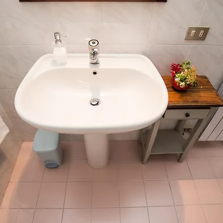 アパート Le Vele Con Giardino E Piscina シルミオーネ