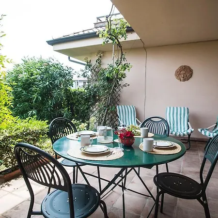 Le Vele Con Giardino E Piscina * シルミオーネ